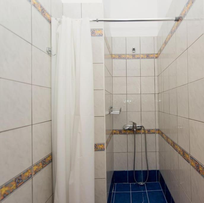Thano'S Stylish Flat Just 150M To The Beach Faraí Eksteriør bilde
