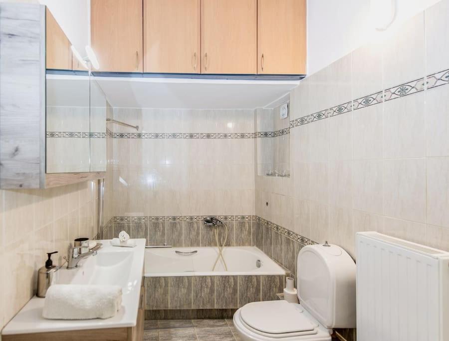 Thano'S Stylish Flat Just 150M To The Beach Faraí Eksteriør bilde